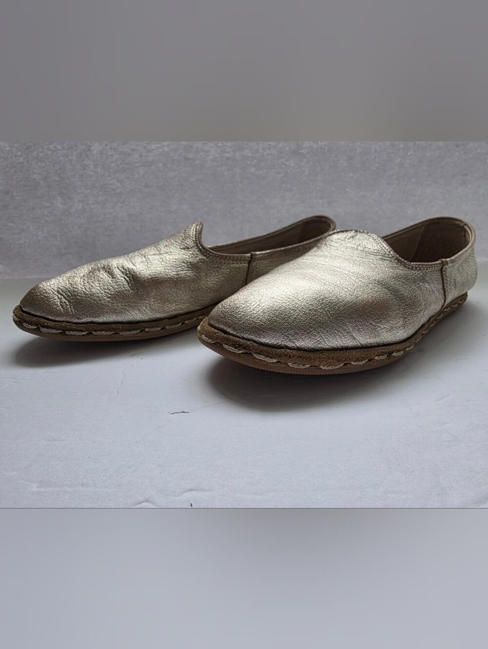 Sabah Santé Women Handcrafted Shoes Metallic Gold Water Buffalo Leather Sz 9-9.5